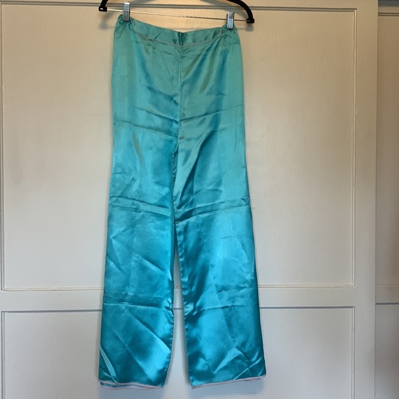 BEAUTIFUL Vintage silky Chinese embroidered pajamas with pink detailing - Picture 7 of 17